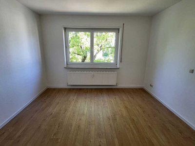 Renovierte 2-Zimmerwohnung mit Wohnküche in Oberhausen zu vermieten