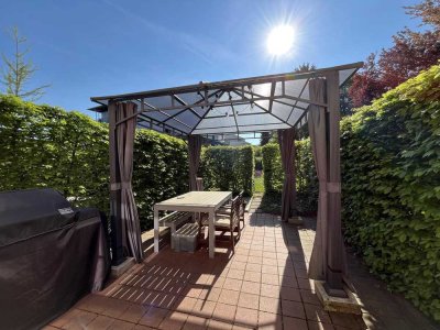 Historisches Wohnen mit Stil: Charmante Maisonettewohnung im Fürstenecker Hof mit Terrasse und TG