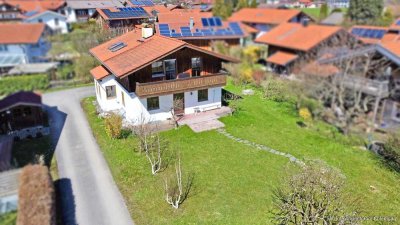 Einfamilienhaus in ruhiger und sonniger Siedlungslage von Übersee mit Blick in die Berge.