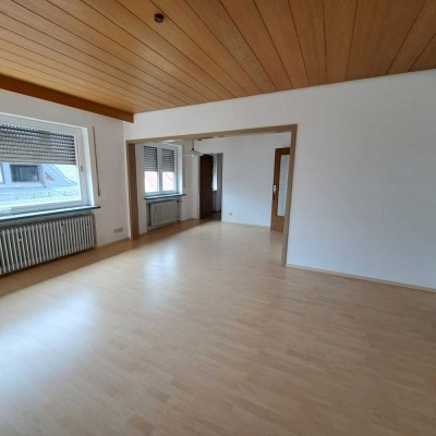 900 € - 105 m² - 4.0 Zi.