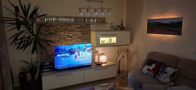 Günstige (möblierte) 3-R.-DG-Wohnung mit Balkon in Aue, Blick ins Grüne & Sonne bis Sonnenuntergang!