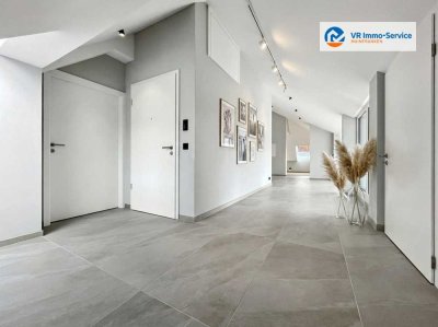 Wohnen auf höchstem Niveau – Modernes Dachgeschossdomizil mit Festungsblick