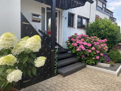 Umfangreich modernisiertes Reiheneckhaus mit Solaranlage, Klima & Traumterrasse in Fürth-Sack