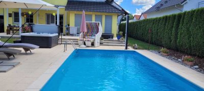 Traumhaftes Luxushaus im Unterallgäu, Bestlage, mit Pool, Whirlpool, Solardusche zu verkaufen !