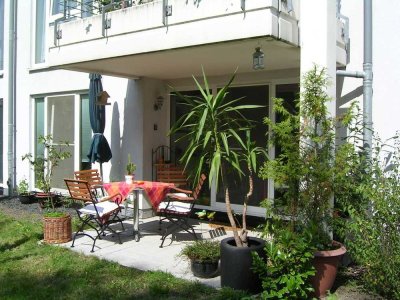 Hochwertige 2-Zimmer-Wohnung im Schlosspark- Erdgeschoss, Terrasse & Teilmöblierung