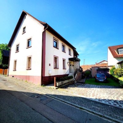 Freistehendes Ein bis Zweifamilienhaus mit Garten und Garage – Sanierungsobjekt mit Potenzial