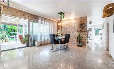 Vollunterkellerter Bungalow mit Sauna, Wintergarten und 3 Garagen! Mein Haus = Mein Makler!