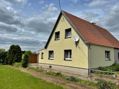 Doppelhaushälfte mit Kamin, in ruhiger Lage - nahe der Kleinraschützer Heide