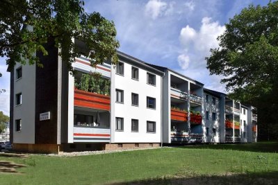 Schicke Erdgeschosswohnung im modernisierten Wohngebiet // EG li.
