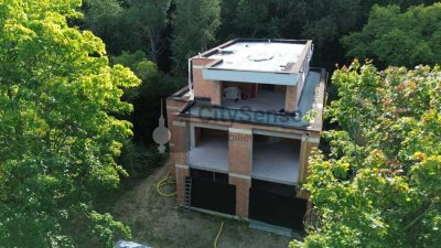 Rohbau für eine exklusive Neubau-Desginvilla mit großem Garten