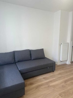 Zentral gelegene neu möblierte und renovierte Wohnung mit Balkon direkt am Heumarkt