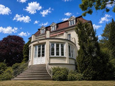 Charmante Herrenhaushälfte mit Waldblick in Berlin-Westend sanierungsbedürftig