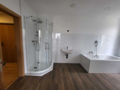 Frisch sanierte 5-Raum Wohnung in Cranzahl mit Kamin, Garage und Garten!