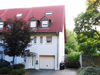 Schönes Reihenendhaus mit sechs Zimmern und Einbauküche in Innenstadt, Kaiserslautern