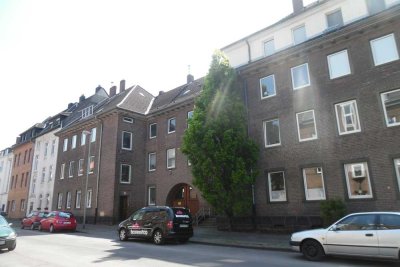 +++ 4-ZIMMER EG-WOHNUNG MIT GARTEN +++