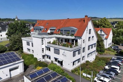 Großzügige Maisonette - Wohnung mit Dachterrasse und Balkon