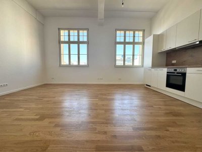 Historischer Charme für die ganze Familie – 4 Zimmer mit EBK, Balkon und 2 Bädern