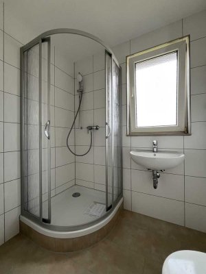 Erstbezug nach Sanierung - kleine 3-RW im EG mit Duschbad