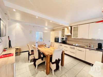 Einfamilienhaus in Mönchengladbach in guter Lage mit 8 Zimmern und Garten mit 2 getrennte Wohnungen