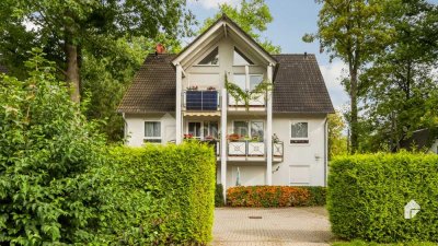 In schickem MFH: EG-Wohnung mit Terrasse und Fensterbad in ruhiger und grüner Lage