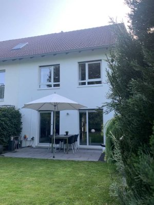 Topgepflegtes Reiheneckhaus in zentraler Feldrandlage von Laudenbach