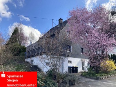 Zweifamilienhaus mit 2 Garagen