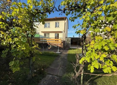 Charmantes Reihenendhaus mit viel Platz und Gartenparadies in Landau