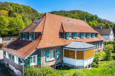 Denkmalgeschützte Metzendorf-Villa mit Nebengebäuden in schöner ruhiger Hanglage von Zwingenberg