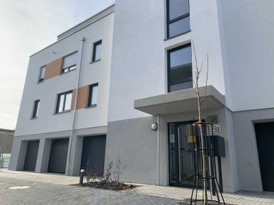 Exklusive, neuwertige 3,5-Zimmer-Wohnung mit luxuriöser Innenausstattung mit EBK in Sinsheim
