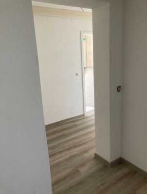 Freundliche 3-Zimmer-Wohnung mit Terrasse EBK in Albstadt