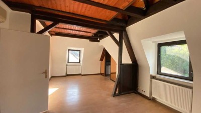 Renovierte 3-Zi-Dachgeschosswohnung in Wiebelskirchen Nähe Bahnhof