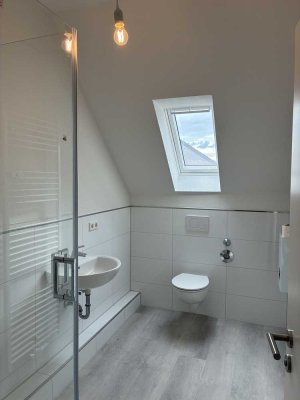 Erstbezug nach Kernsanierung 3,5-Zimmer-Dachgeschosswohnung in Duisburg-Friemersheim