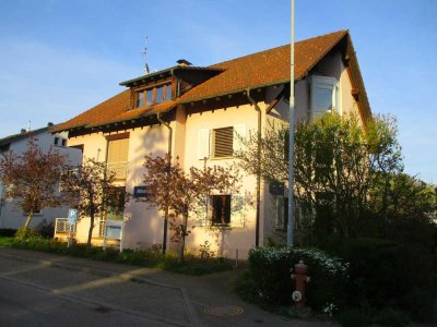 Provisionsfreies Mehrfamilienhaus mit Gewerbeeinheit in Waldshut-Tiengen-Gurtweil
