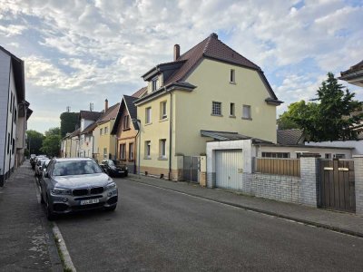 Erstbezug nach Renovierung. 2 ZKBB- DG- Wohnung mit Wärmedämmung