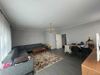 „Großzügige 5-Zimmer-Erdgeschosswohnung (140 m²) mit Vorgarten & Einbauküche in Top-Lage“