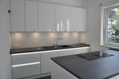 Exklusive Erdgeschosswohnung mit Garten sowie EBK, überdachter Terrasse