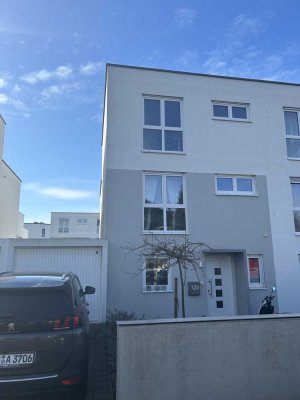 Modernes Reiheneckhaus in Bestlage - einziehen und wohlfühlen