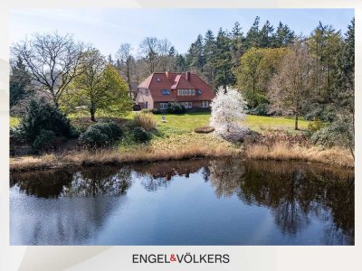 Einzigartiges Wohnhaus mit See & Nebengebäude in Aurichs Randlage