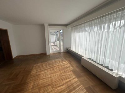 Großzügige helle 4-Zi-Wohnung 124 m2 mit großem Wohn-Essbereich, Balkon,  ES Sulzgries