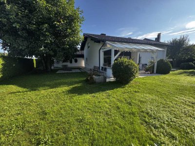 Einfamilienhaus mit großem Grundstück, Doppelgarage, Carport, 2x Terrassen in bester Lage