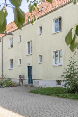 Im Grünen zu Hause: 2-Zimmer-Wohnung mit Badewanne