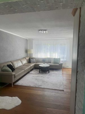 Stilvolle 4-Zimmer-Wohnung mit gehobener Innenausstattung mit EBK in Stuttgart