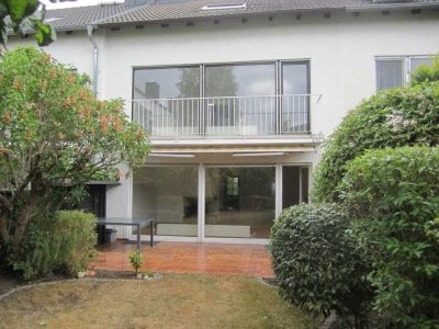 Grosses,  frisch renoviertes 5,5-Zimmer-Reihenhaus mit geh. Innenausstattung