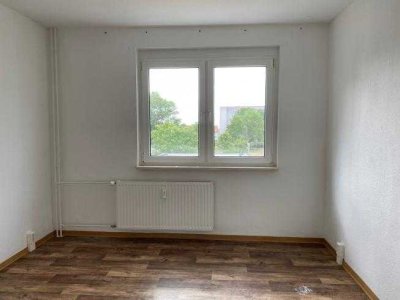 Wohnen im 1. OG mit großem Balkon
