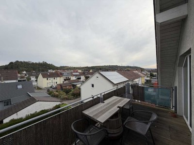 Charmante Dachgeschosswohnung
mit Weitblick über die Rauenberger Weinberge