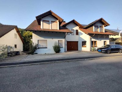 Schöne 6-Zimmerwohnung mit Balkon in ruhiger Lage in Hochhausen