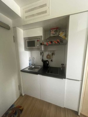 Für Kapitalanleger oder Eigennutzer: Schnuckeliges Appartement mit Balkon in der Klenzestraße