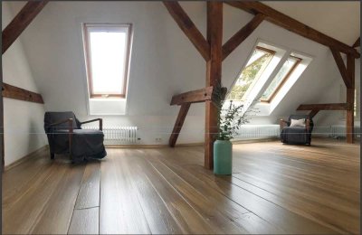 Helles großes Dachgeschoß in Villa – Seenähe - NEUER DIELENFUSSBODEN