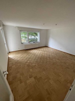 Geschmackvolle, vollständig renovierte 5-Zimmer-Wohnung mit Einbauküche in Hannover
