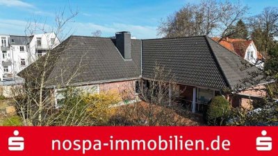 Exklusives Wohnen auf einer Ebene! Großzügiger Winkelbungalow in begehrter Lage "Westliche Höhe"